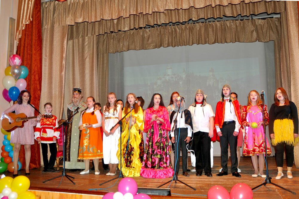 Участники постановки про трех богатырей